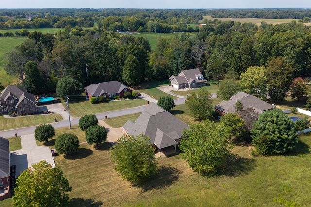 1019 Fairways Dr, Greenbrier, TN 37073