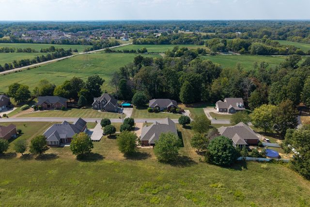 1019 Fairways Dr, Greenbrier, TN 37073