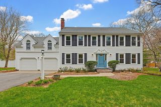 26 Kittredge St, Walpole, MA 02081