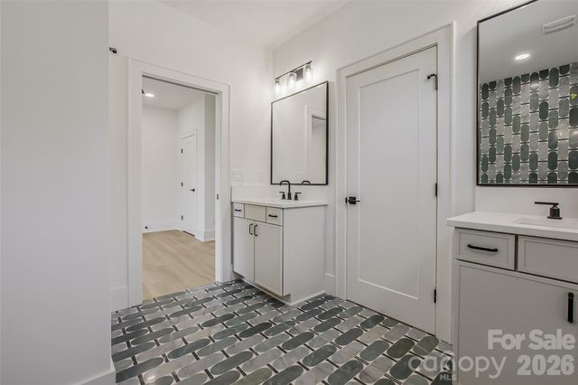 4003 Sage Cliff Court, Matthews, NC 28105