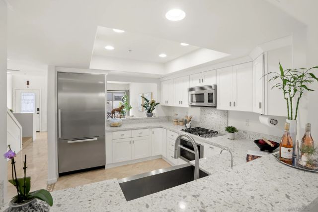 7520 Draper Ave 3, La Jolla, CA 92037