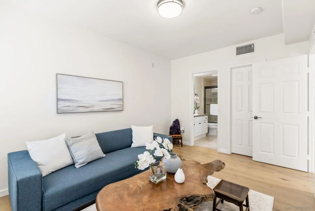 7520 Draper Ave 3, La Jolla, CA 92037