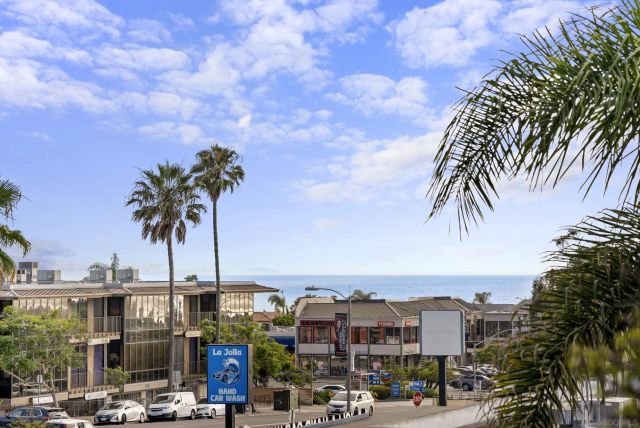 7520 Draper Ave 3, La Jolla, CA 92037
