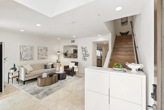 7520 Draper Ave 3, La Jolla, CA 92037