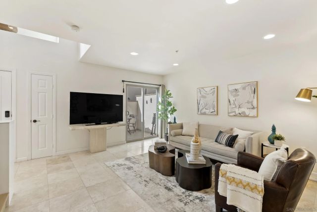 7520 Draper Ave 3, La Jolla, CA 92037