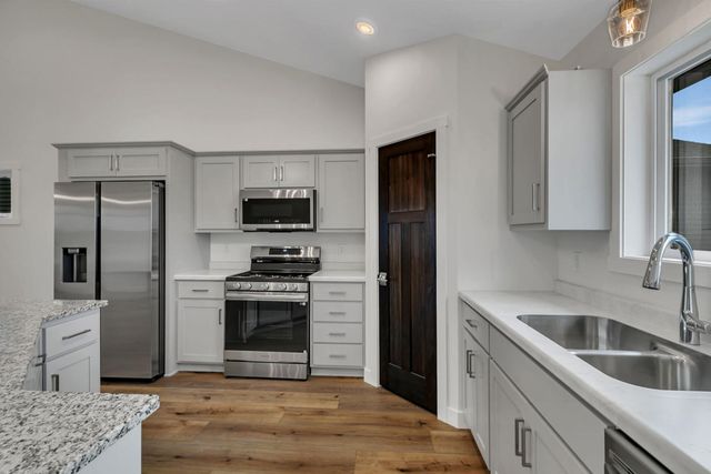 1928 Sandstone Loop S, Sartell, MN 56377