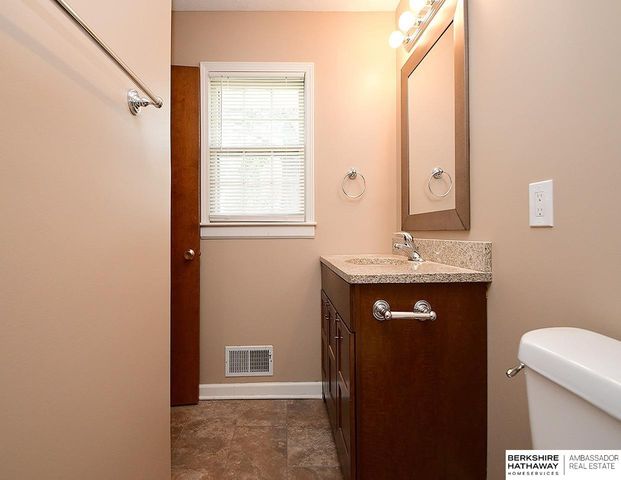 3024 S 113th Street, Omaha, NE 68144