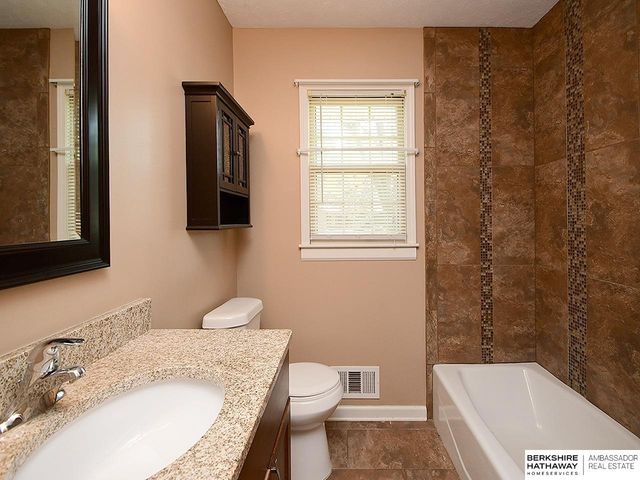 3024 S 113th Street, Omaha, NE 68144