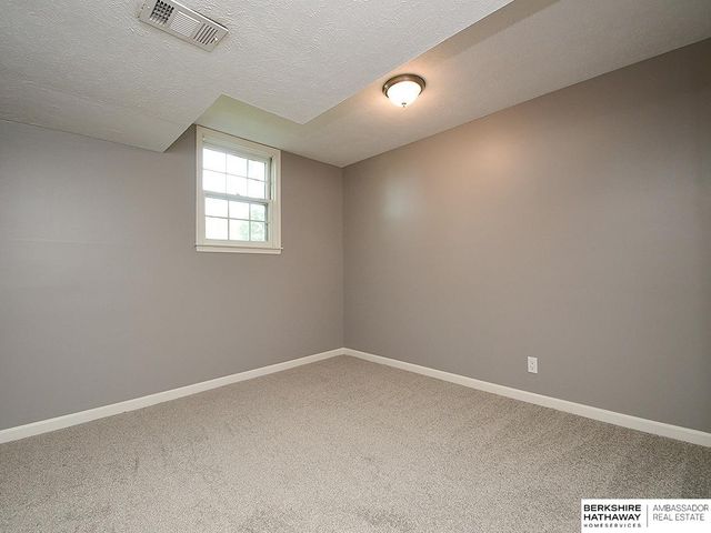 3024 S 113th Street, Omaha, NE 68144