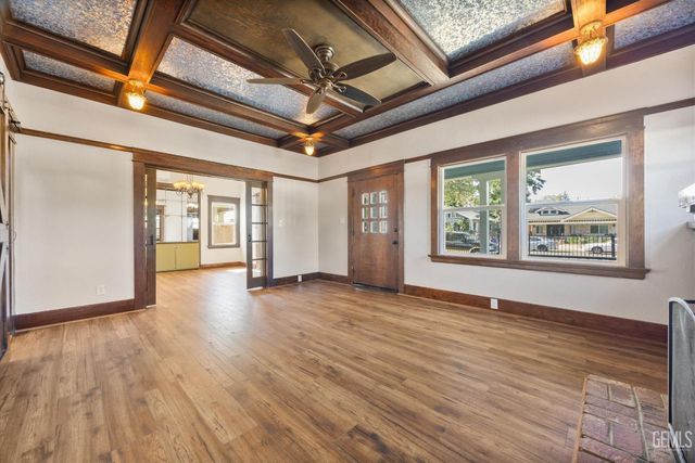 2130 Park Way, Bakersfield, CA 93304