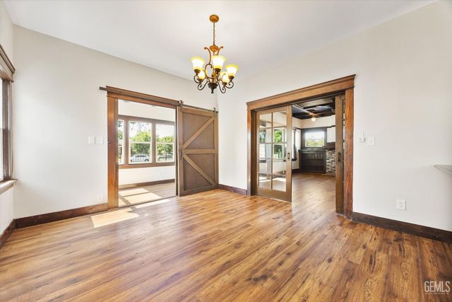 2130 Park Way, Bakersfield, CA 93304