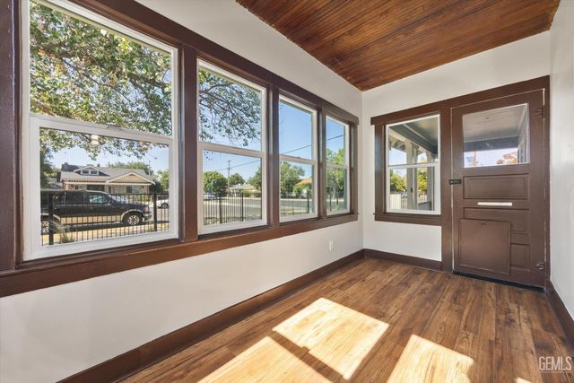 2130 Park Way, Bakersfield, CA 93304