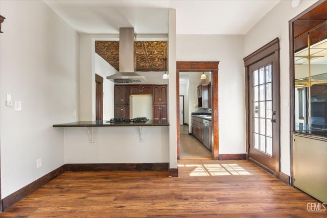 2130 Park Way, Bakersfield, CA 93304