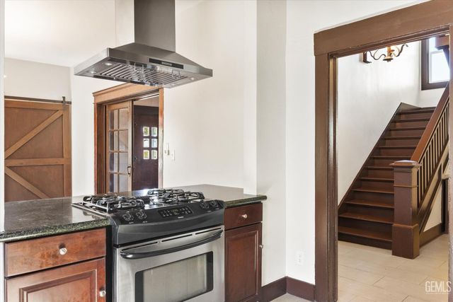2130 Park Way, Bakersfield, CA 93304