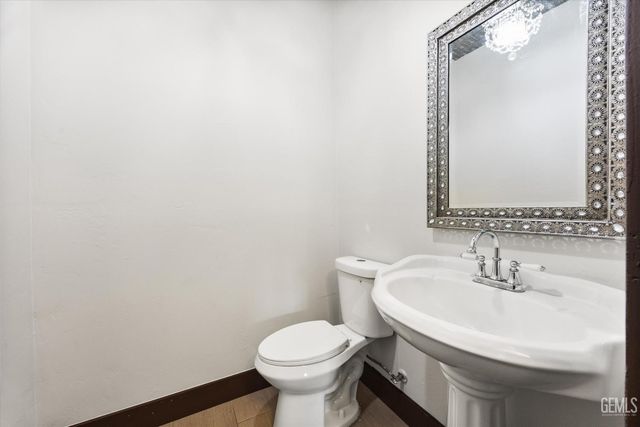 2130 Park Way, Bakersfield, CA 93304