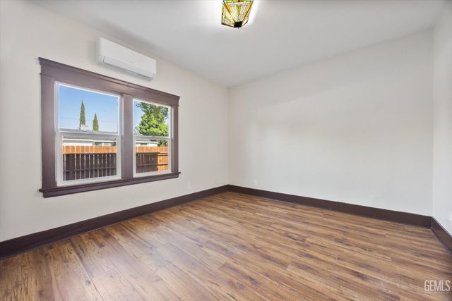 2130 Park Way, Bakersfield, CA 93304