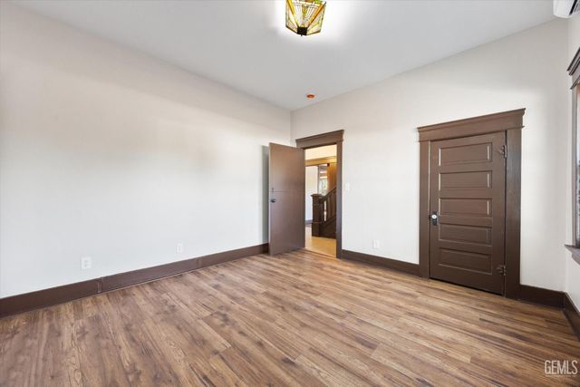 2130 Park Way, Bakersfield, CA 93304