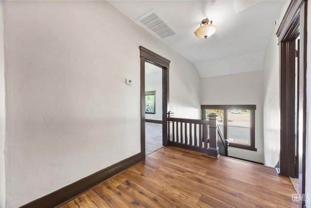 2130 Park Way, Bakersfield, CA 93304