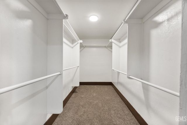 2130 Park Way, Bakersfield, CA 93304
