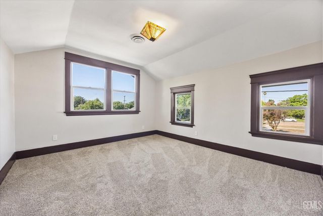 2130 Park Way, Bakersfield, CA 93304