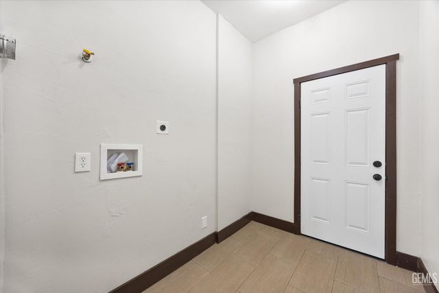 2130 Park Way, Bakersfield, CA 93304