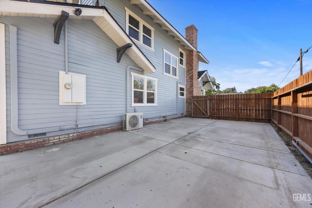 2130 Park Way, Bakersfield, CA 93304