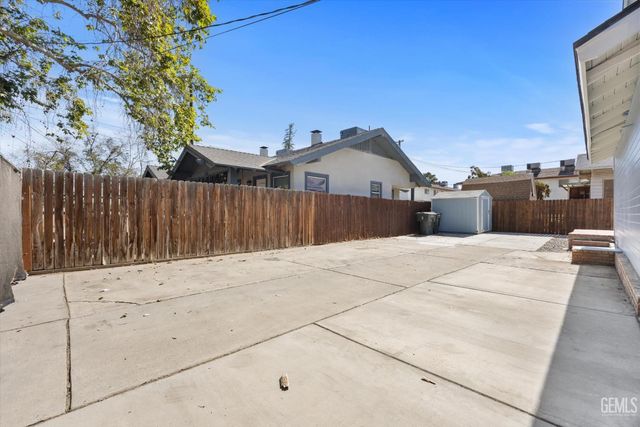 2130 Park Way, Bakersfield, CA 93304