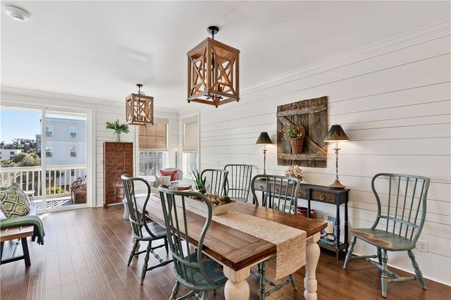 111 Gascoigne Ave 201, St Simons Island, GA 31522