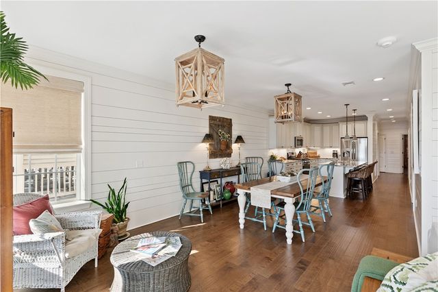 111 Gascoigne Ave 201, St Simons Island, GA 31522