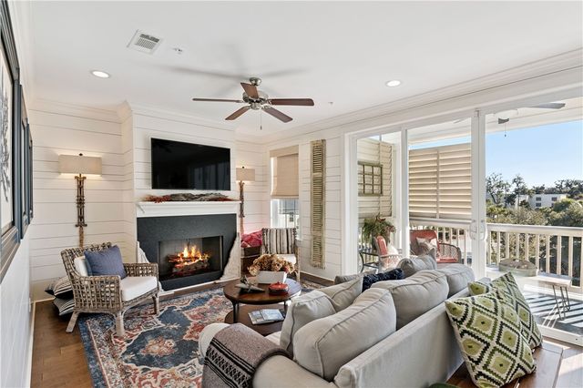 111 Gascoigne Ave 201, St Simons Island, GA 31522