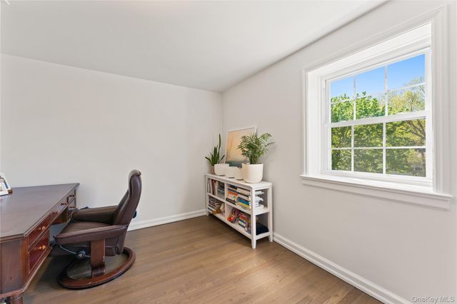 33 Byron Lane, Larchmont, NY 10538