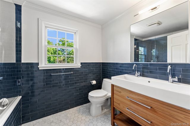 33 Byron Lane, Larchmont, NY 10538