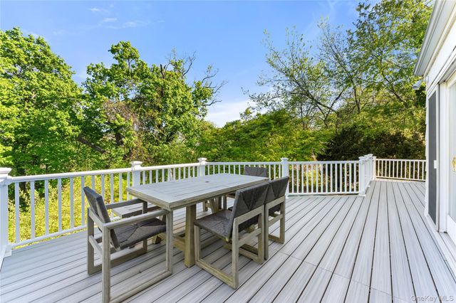 33 Byron Lane, Larchmont, NY 10538