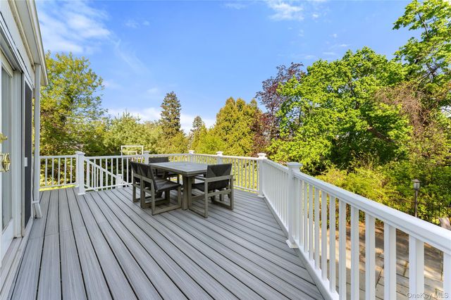 33 Byron Lane, Larchmont, NY 10538