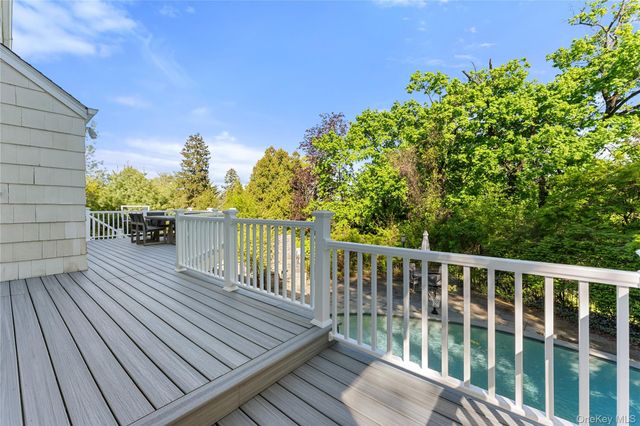 33 Byron Lane, Larchmont, NY 10538