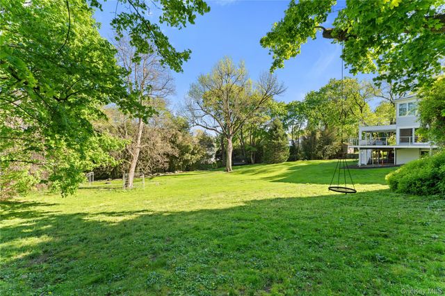 33 Byron Lane, Larchmont, NY 10538