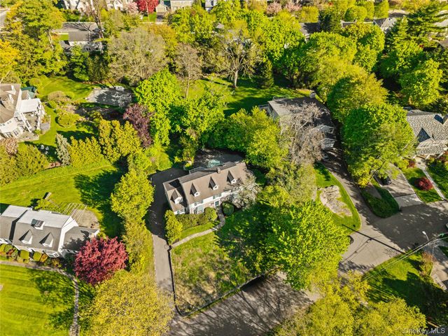 33 Byron Lane, Larchmont, NY 10538