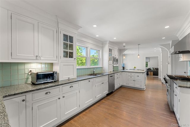 33 Byron Lane, Larchmont, NY 10538