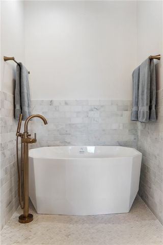 20 Waterfront Drive 124, St Simons Island, GA 31522