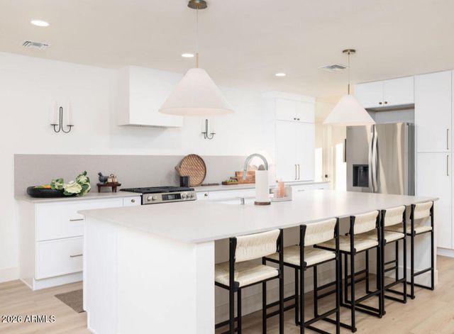 2442 E CLAIRE Drive, Phoenix, AZ 85032