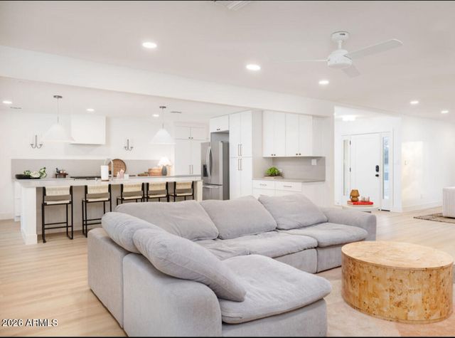 2442 E CLAIRE Drive, Phoenix, AZ 85032