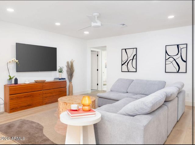 2442 E CLAIRE Drive, Phoenix, AZ 85032