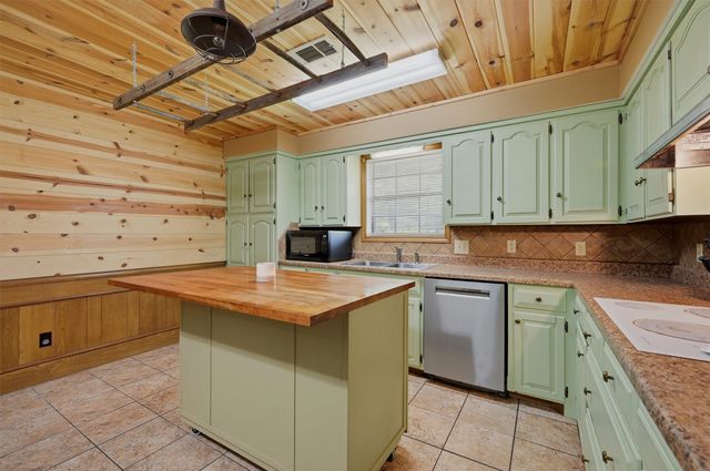 201 N Brown Street, Tom Bean, TX 75489
