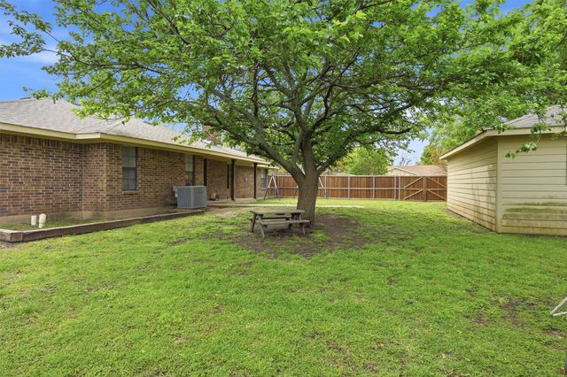201 N Brown Street, Tom Bean, TX 75489