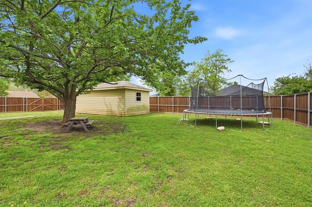 201 N Brown Street, Tom Bean, TX 75489