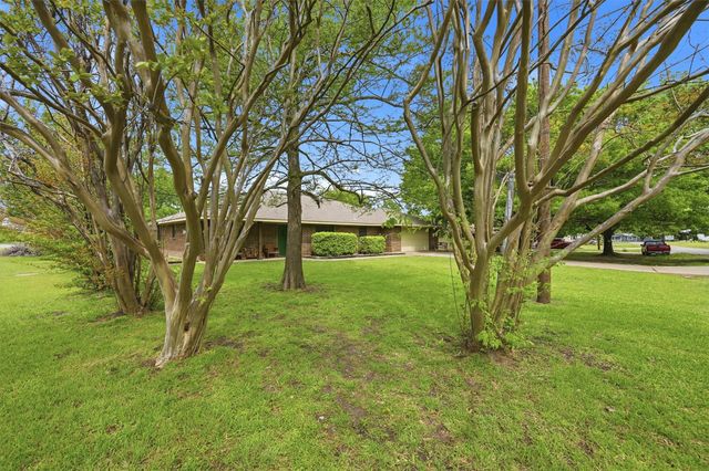 201 N Brown Street, Tom Bean, TX 75489