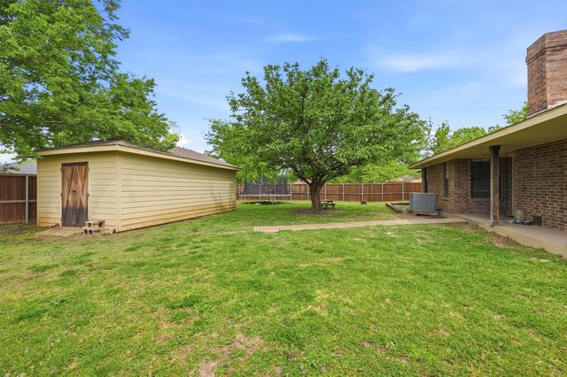 201 N Brown Street, Tom Bean, TX 75489