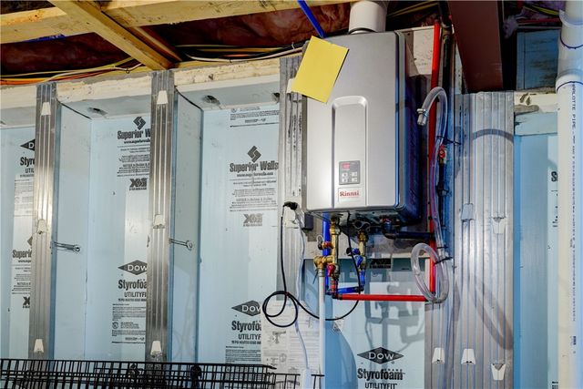 6 Etherington Cres, Chili, NY 14428