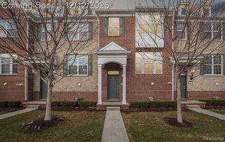 27846 Hopkins Drive, Novi, MI 48377