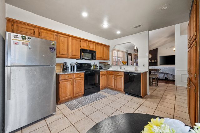 6716 Copperwood Court, Arlington, TX 76001